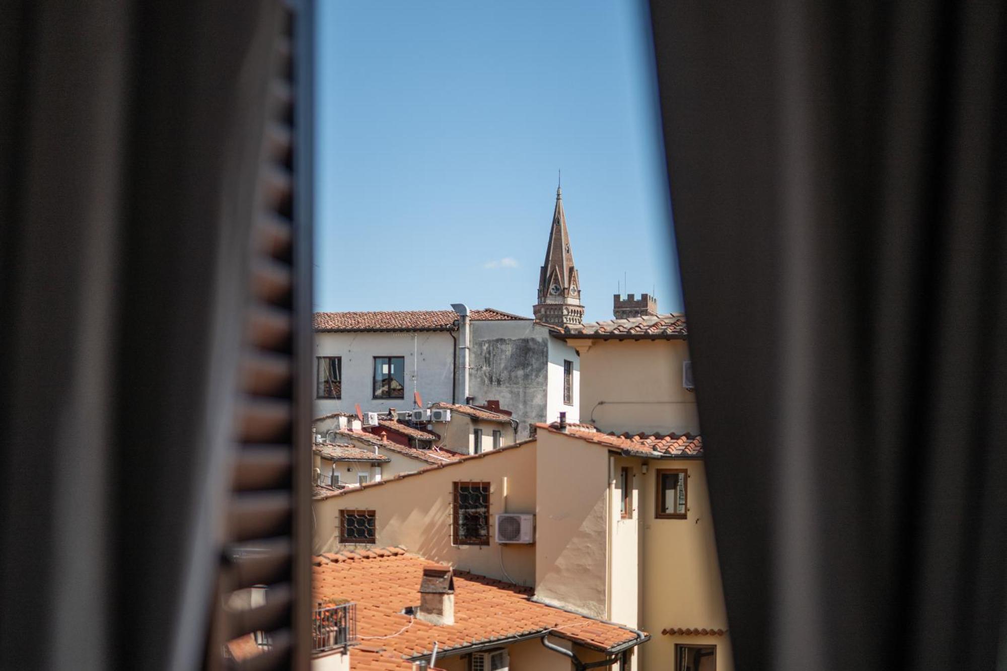 The Tower Glimpse * Florença